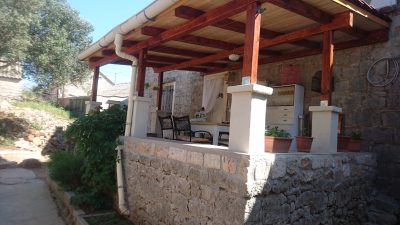 Hiša v mestu Žena Glava na Visu