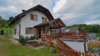 Hiška Flower house Podčetrtek – psom prijazno