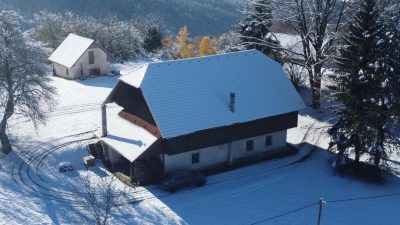 Hiša na Zlatem polju – psom prijazno