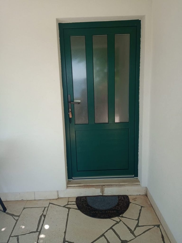 Vhod počitniška hiška Perna