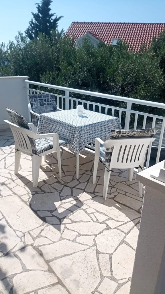 Terasa počitniška hiška Perna