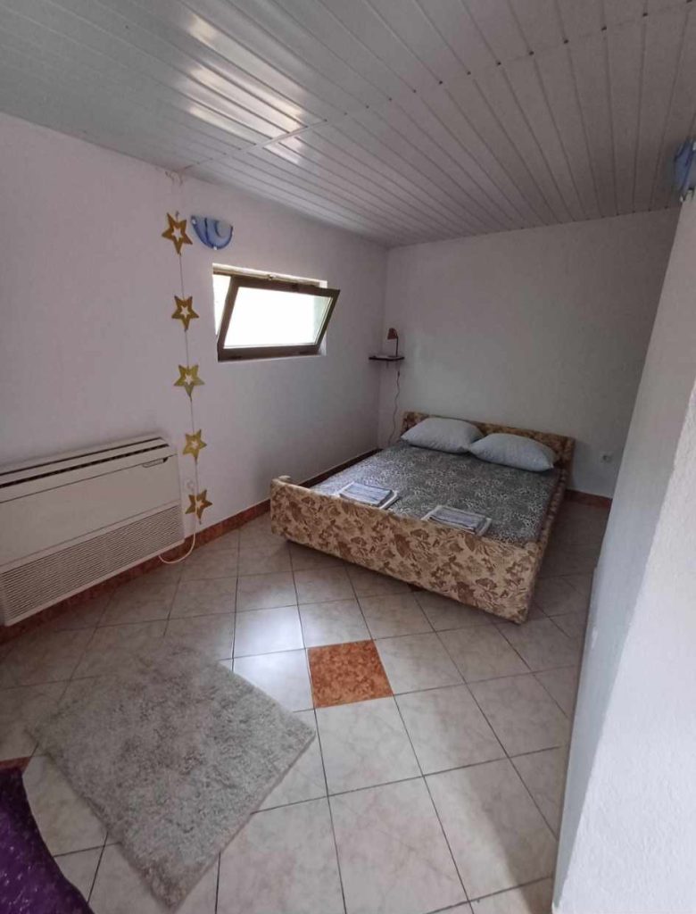 spalnica - apartmaji Sibinj Krmpotski Hrvaška