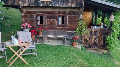 Psom prijazna HIS-a za 2 Bela Krajina